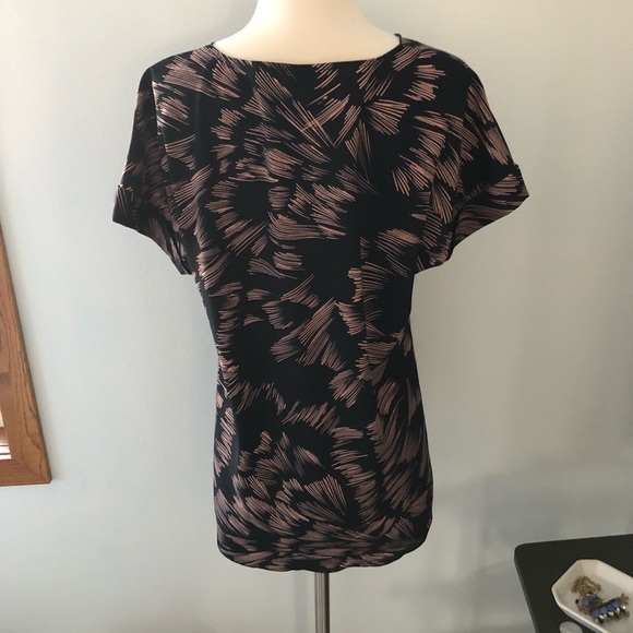 ✨2/$25 cabi Tate Printed Short Sleeve Black Top - Picture 5 of 9